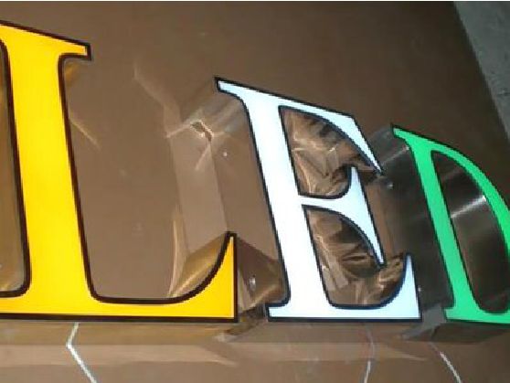 荆门介绍LED招牌的基础知识。